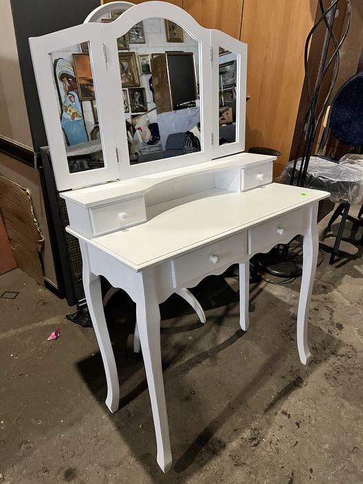 Toaletka biała z lustrami