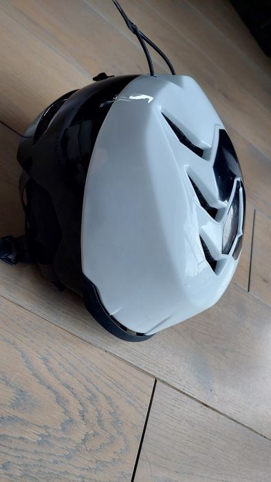 Kask narciarki juniorski 53-56cm stan igła