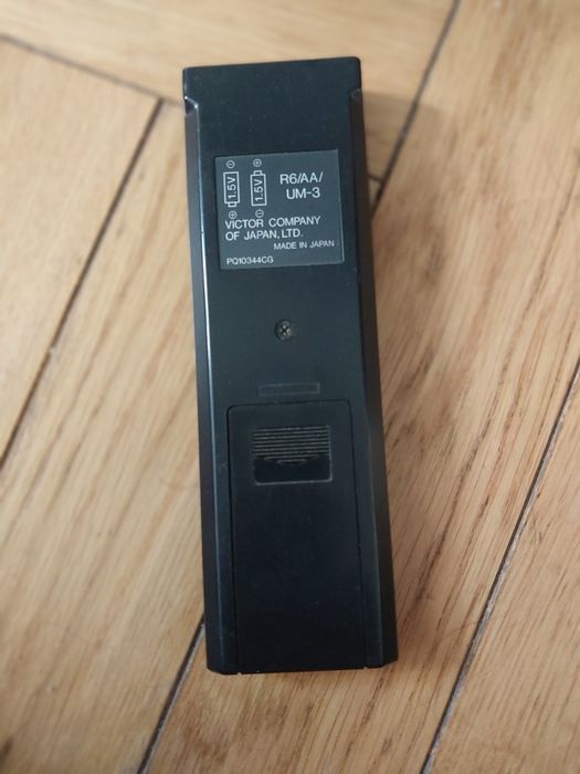 Magnetowid vhs JVC z pilotem uszkodzony