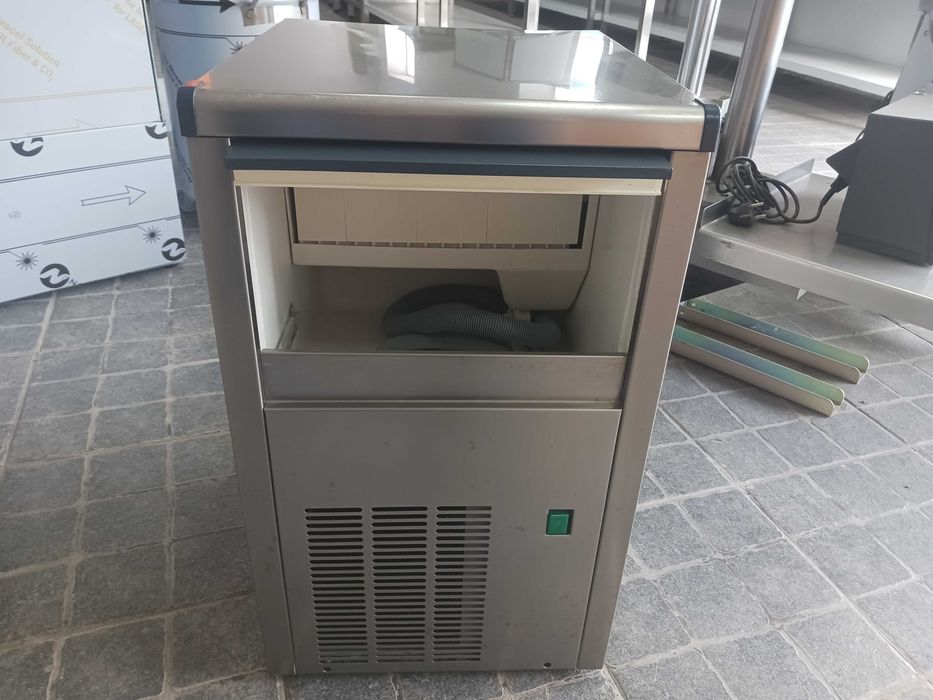 ACM1679 - Máquina de Gelo Industrial de 20kgs - Usada