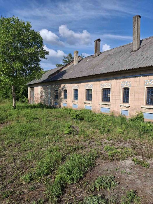 Продаж комерційного приміщення поблизу м.Кременець