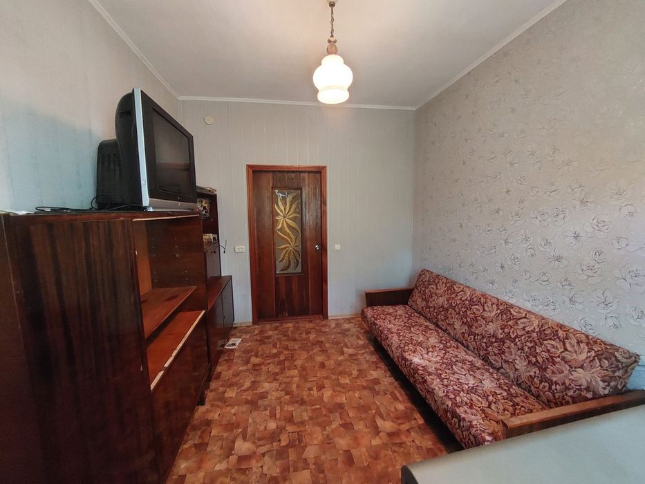 Люботин!Продам часть дома.Центр.