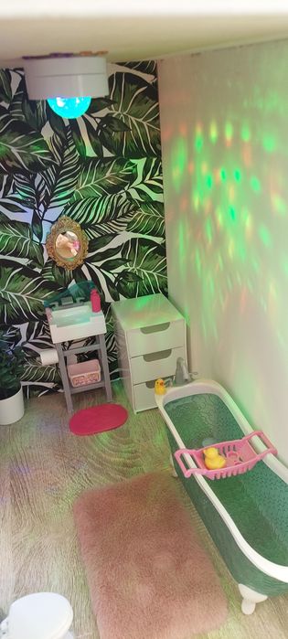 Sprzedam domek dla barbie swieci itp