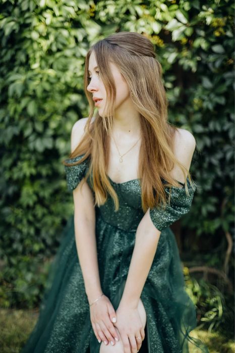 Випускна сукня, зеленого кольору