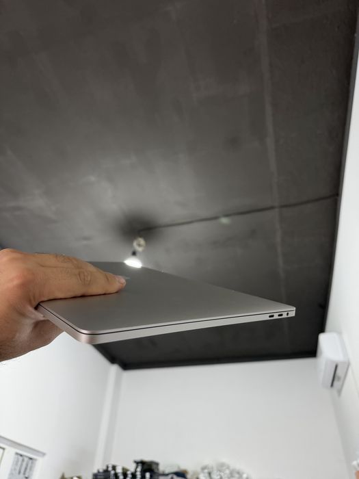 MacBook Pro 15’ 2019 16/256 Intel I7