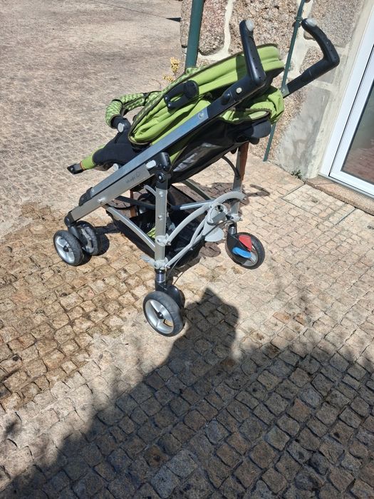 Carrinho de bebé impecável.