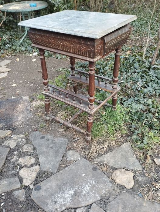 Старинный. Столик.