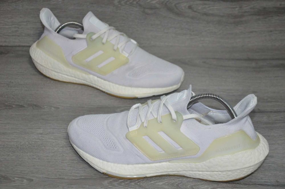 Продам кросівки Фірма Adidas Ultraboost 22.