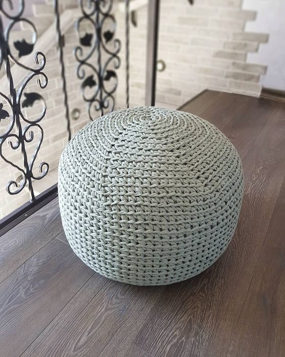 Пуфик из трикотажной пряжи 40×45