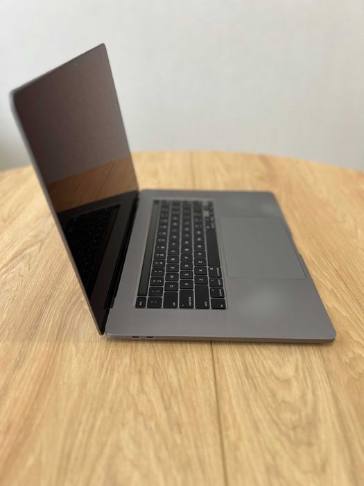 Notebook/Laptop 16" Apple MacBook Pro i9 2,4GHz/32/512/R5300MSpaceGray