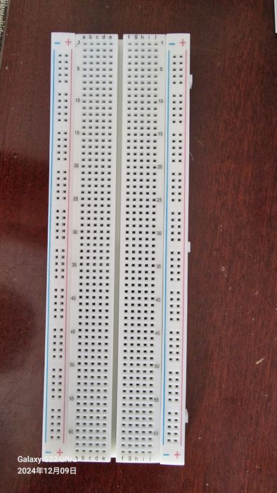 Breadboard com 850 pontos