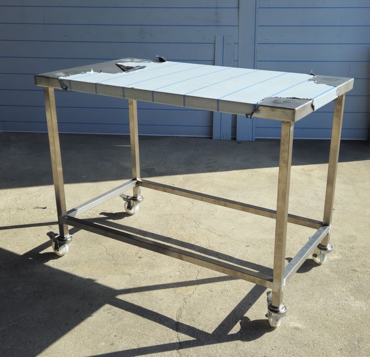Mesa em INOX com rodas para hotelaria restaurante