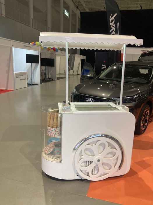 Crepes , gelados , pipocas , algodão doce , pizzas , cachorro quente