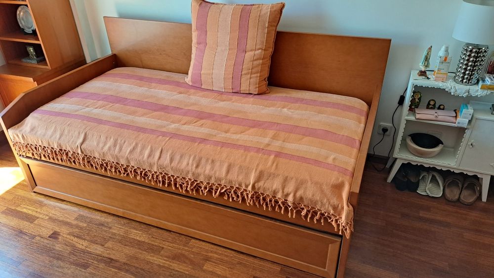 Cama dupla com 2  colchões Molaflex
