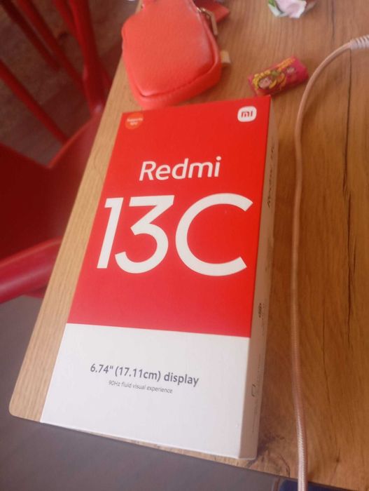 vendo este telemóvel é um Redmi mas não o 13C.