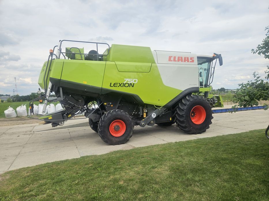 Claas Lexion 750 heder V900