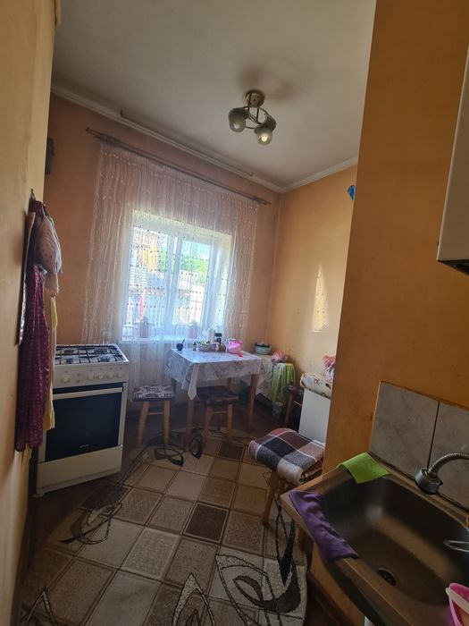 Оренда однокімнатної квартири  по вул Руська,  перший поверх.