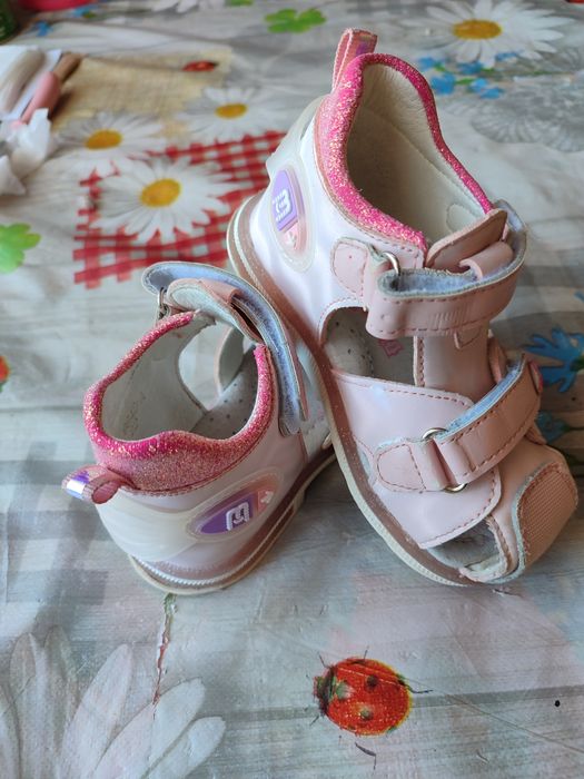 Дитячі босоніжки на дівчинку