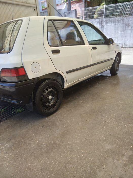 Renault clio 1100