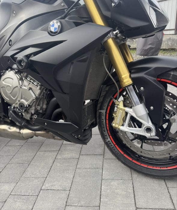 Мотоцикол бмв S1000R