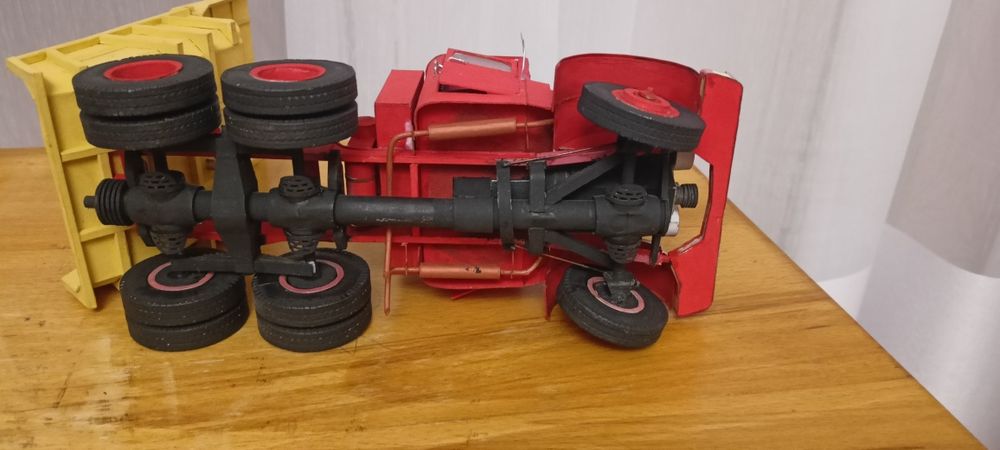 Масштабна модель самоскида.