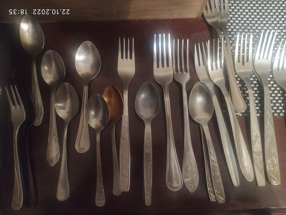 Продам столовые приборы!)