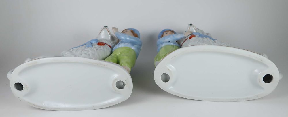 Par esculturas em porcelana - Cães Menino e Menina