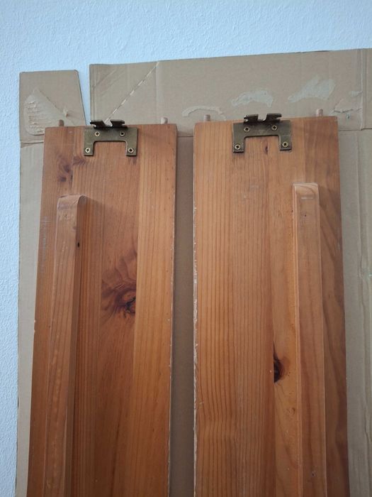 Mobiliário de criança - Cómoda, mesinha, cama e colchão - Tudo 100€