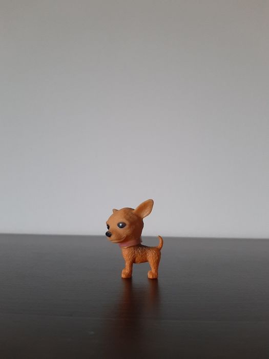Zabawka, figurka piesek Chihuahua