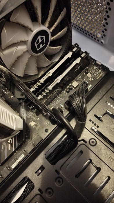 Computador fixo inteiro ou peças