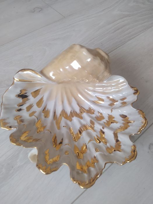 Мушля-конфетница фарфорофая