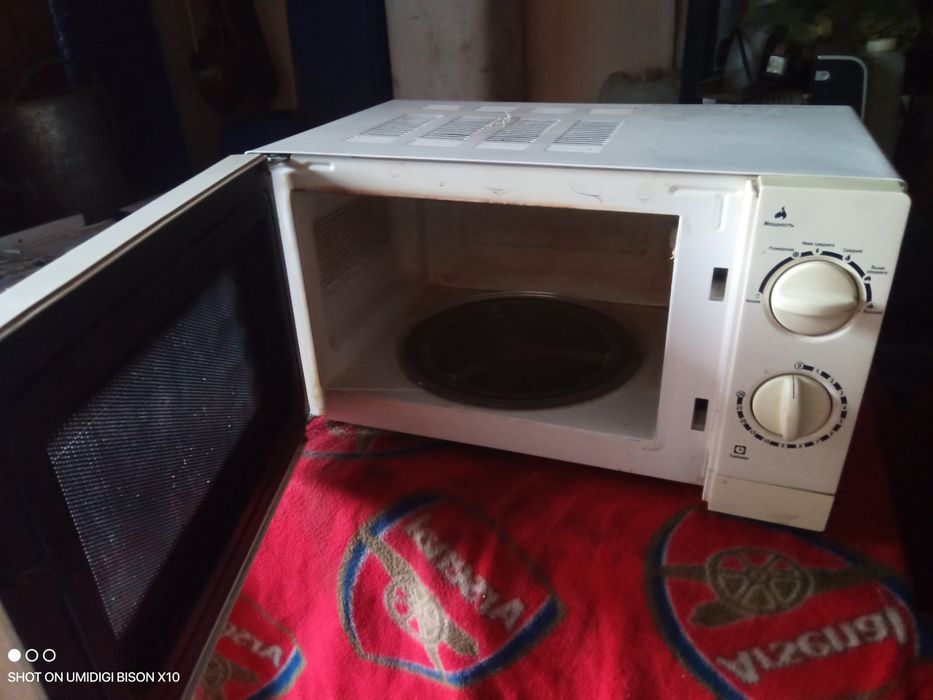 Самая надёжная микроволновая печь на крутилках