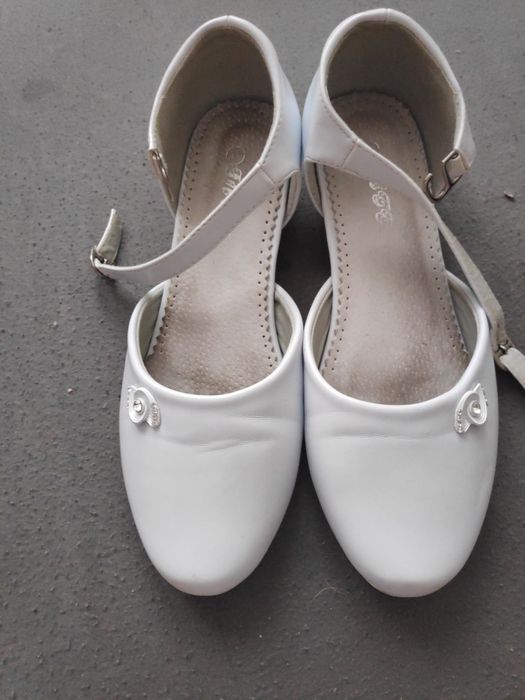 Buty białe rozm.37