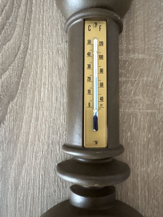 Винтажный барометр