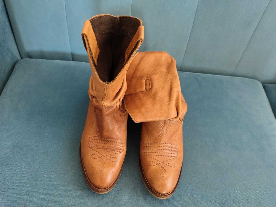 Botas tamanho 36, cor camel, em pele