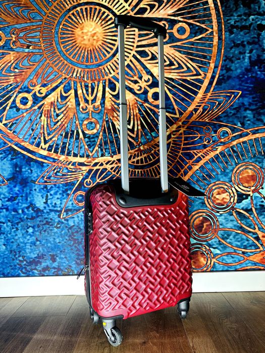 Nowa walizka 40x30x20 bagaż podręczny bezpłatny