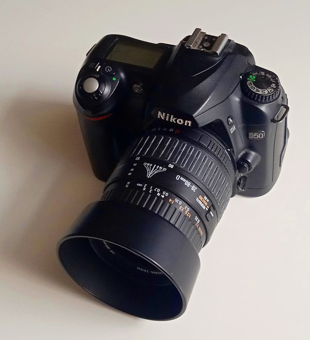 Nikon -  lustrzanka bez obiektywu