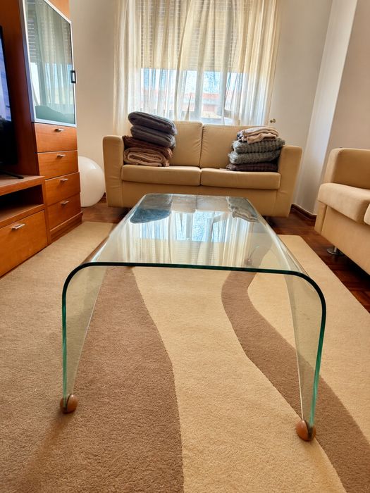 Mesa de Centro em Vidro Curvo Espesso – Design Moderno | 90 × 60 cm