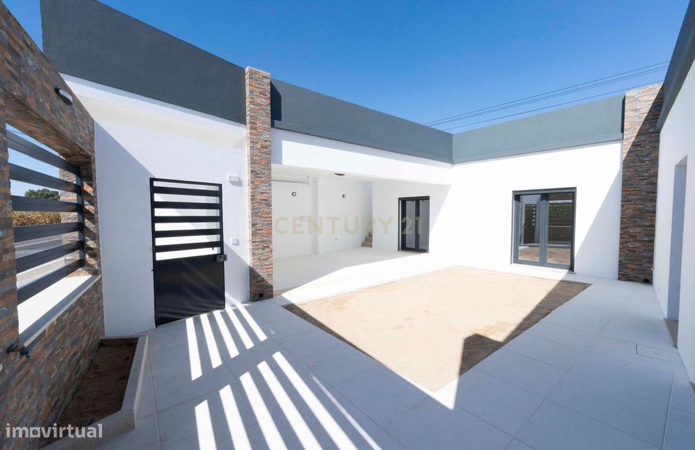 Moradia T3 totalmente remodelada em Azeitada, Benfica do Ribatejo