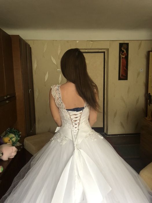 Продам весільну дизайнерську сукню