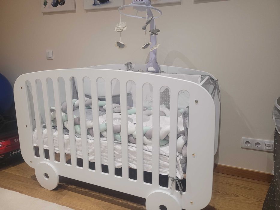 Berço lacado em muito bom estado