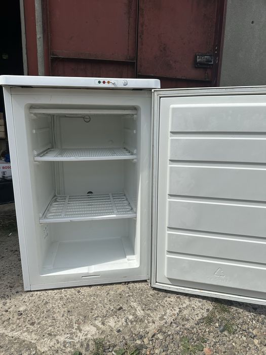 Морозильна камера zanussi