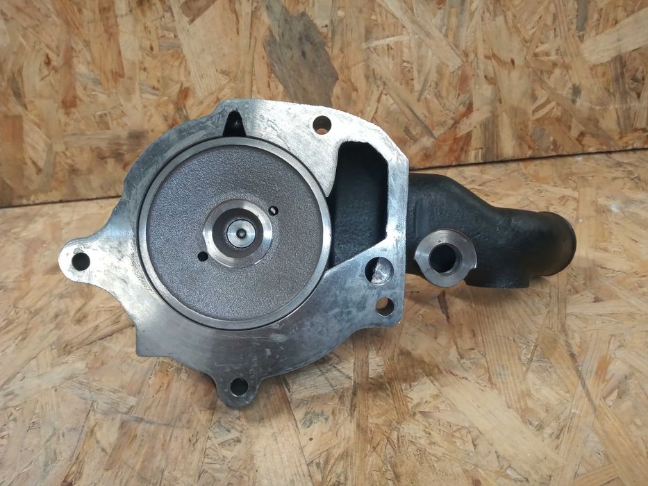 Pompa wody Valtra Valmet Sisu