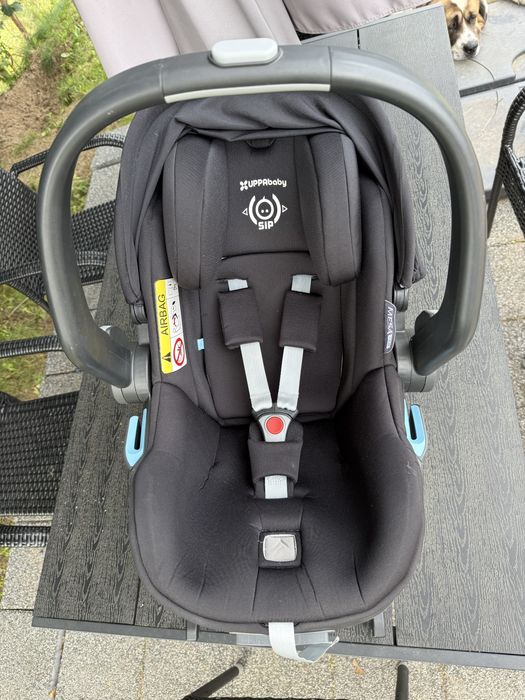 Fotelik samochodowy z bazą UPPAbaby Mesa i-Size nosidełko łupina