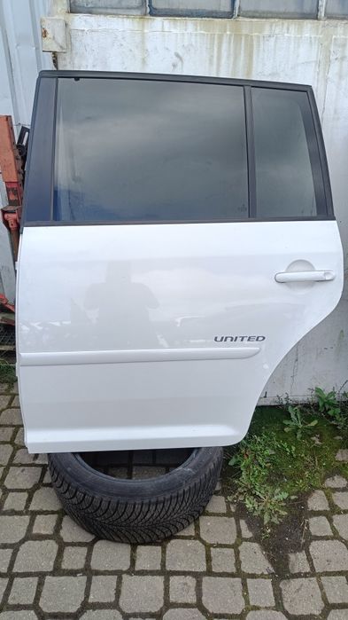 Drzwi lewy tył VW Touran 2007 rok