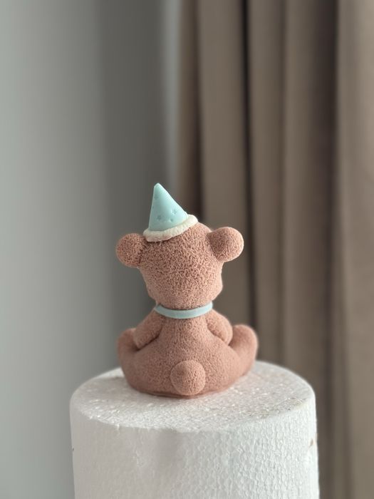 Miś z czepeczką i kokardą Figurka na tort