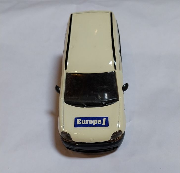 Miniatura em escala 1/43 Renault Kangoo