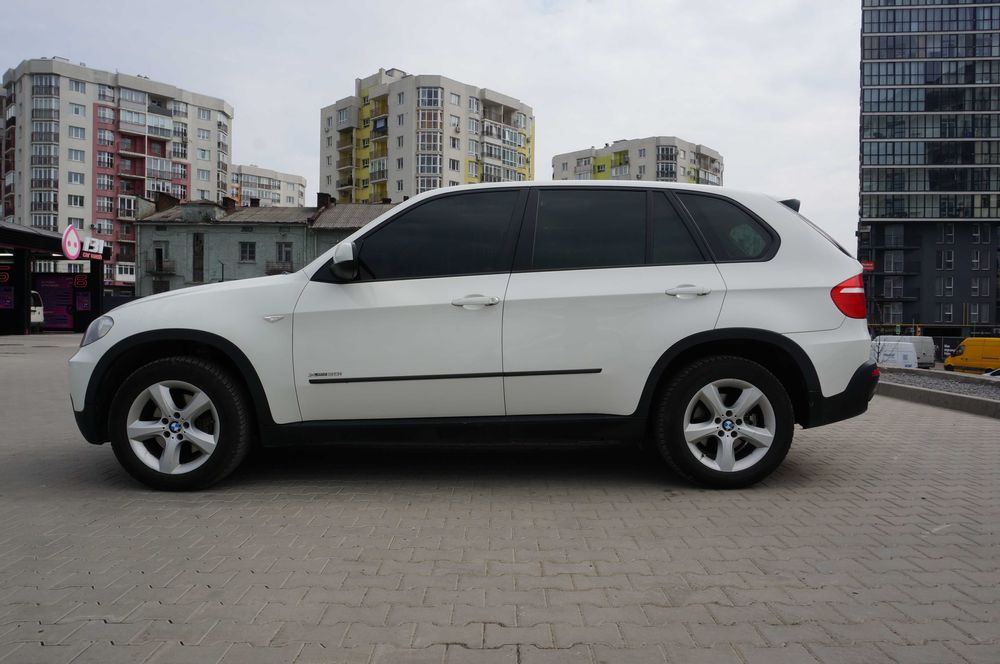 BMW X5 E70 3.0si AT