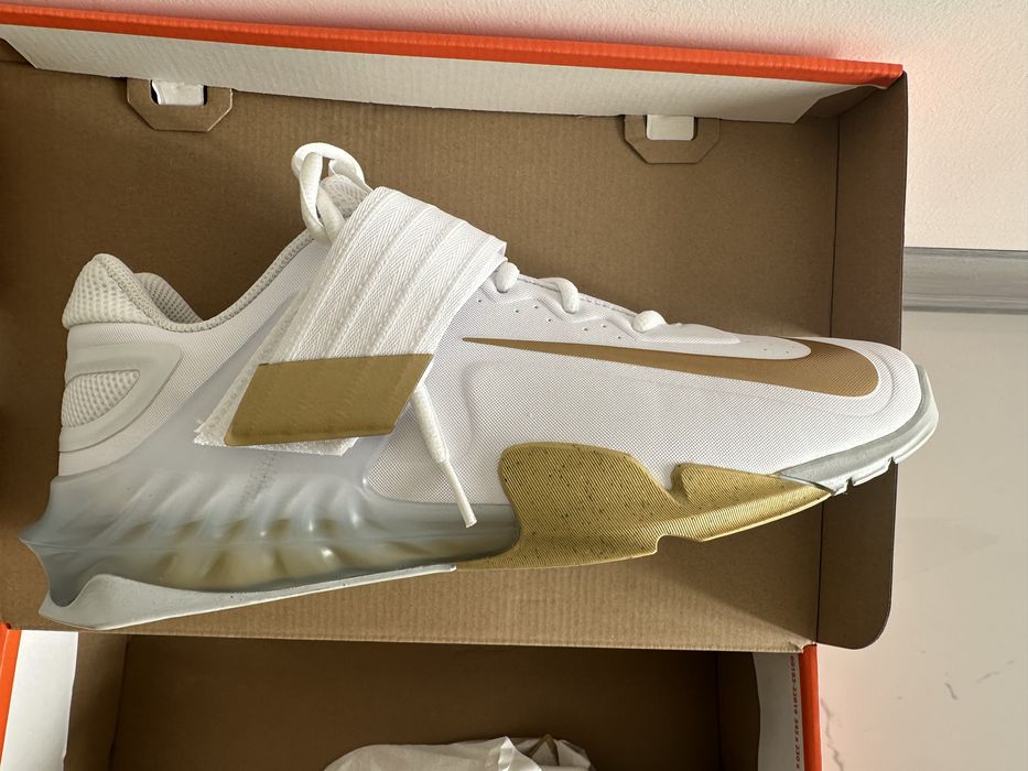 Nike Savaleos 43 р. Нові: 3 390 грн. - Кроссовки для зала и