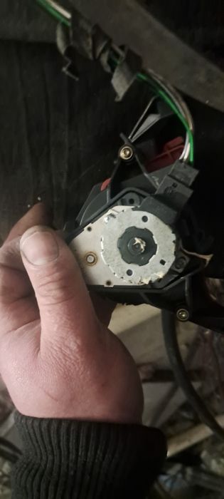 Шаговый двигатель заслонок печки Behr bmw e32 e38 e39 дорестайл